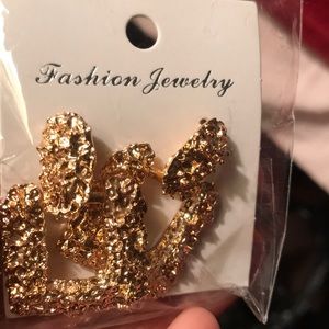 Brand new Gold Small Drop Earrings